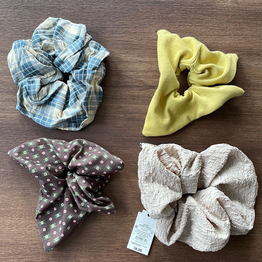 NWOT/NWT scrunchie set from target